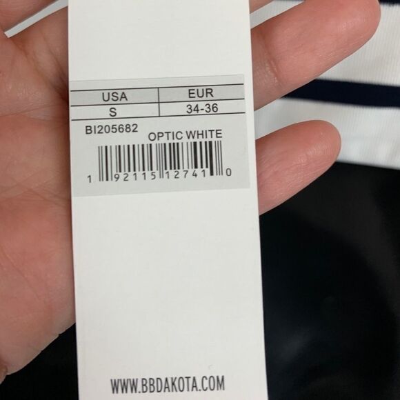 𝅺BB Dakota Striped Tie Front Crop Top - Picture 5 of 8